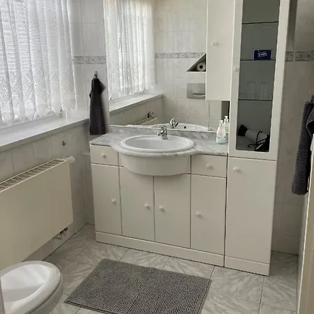 Freundliche Zweiraumwohnung In Ruhiger Lage