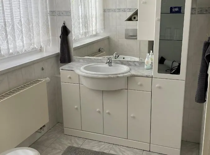 Freundliche Zweiraumwohnung In Ruhiger Lage